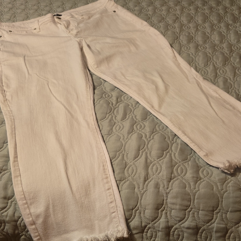 7 For All Mankind White Denim Cropped Jeans Frayed Hem
